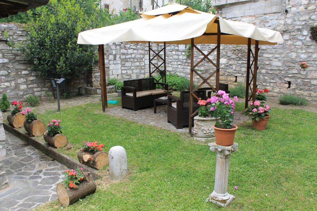 Residenza Le Logge Bed & Breakfast Gubbio Exterior photo